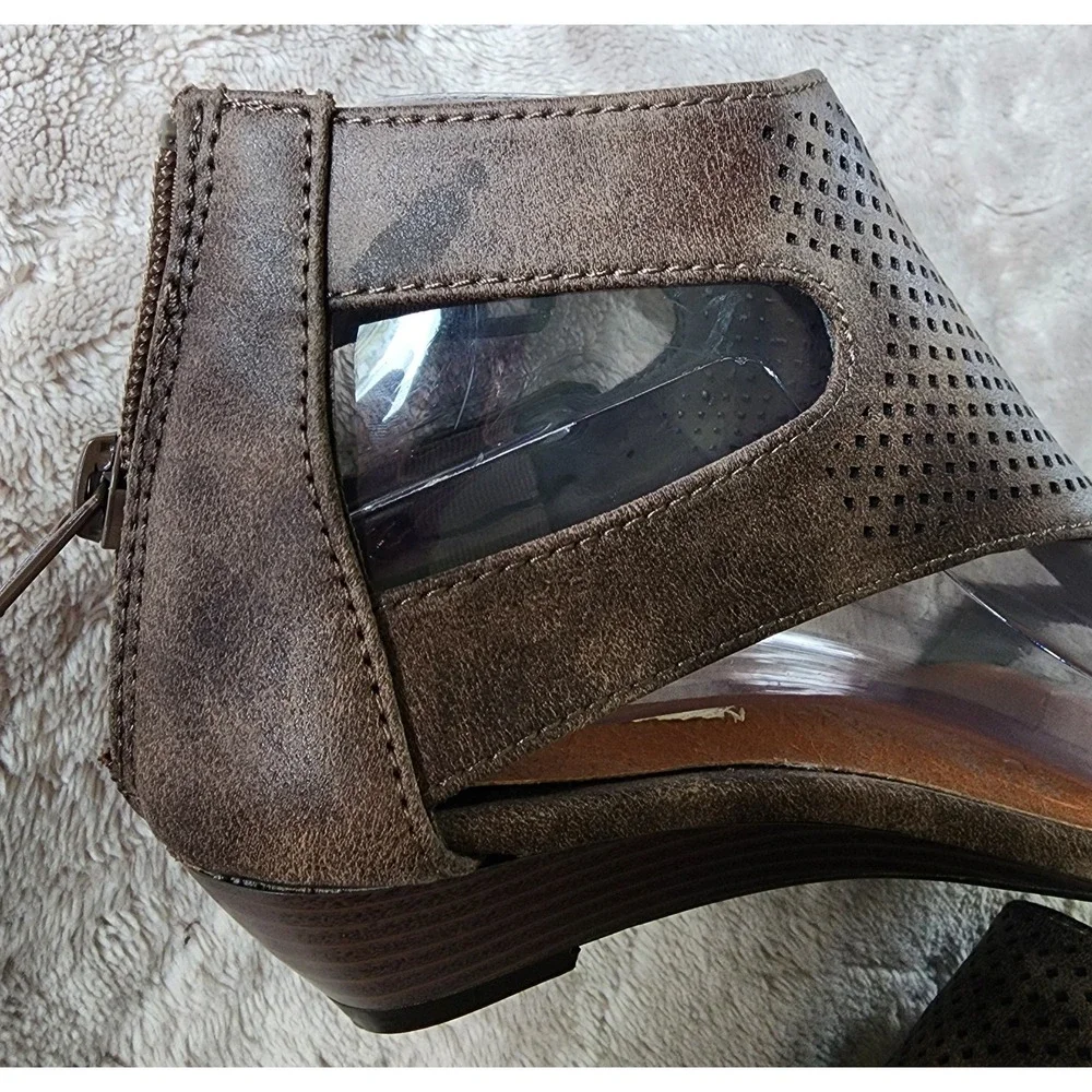 Sugar Wigout Demi Wedge Sandals Brown Perforated T-Strap Dual Buckle Womens 6.5